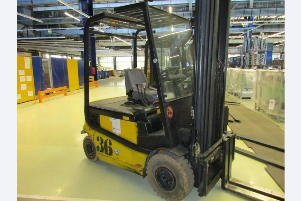 Nowe i używane części zamienne i maszyny (1 500 części łożyskowych: hydraulika, robotyka, pneumatyka i automatyka)-4